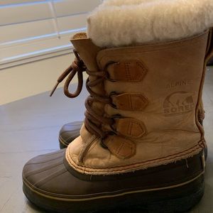 Sorel boots size 9